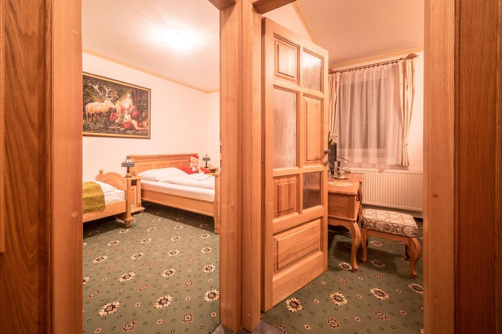 Hotel Diana Stráža Εξωτερικό φωτογραφία